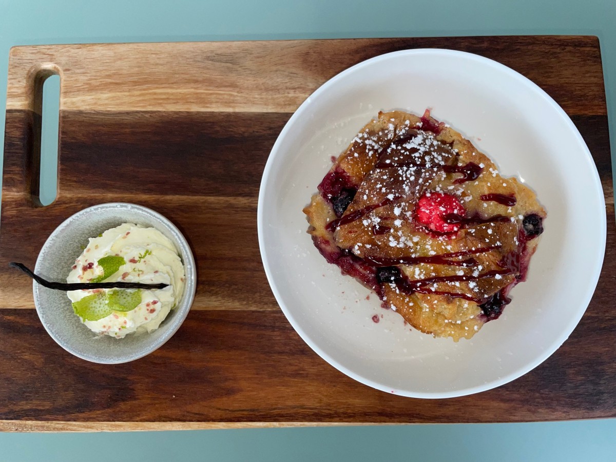 Brioche perdue fruits rouges et pralines